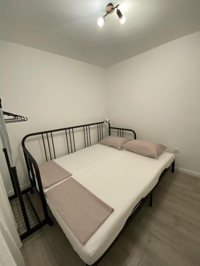 Kn House With Two Apartments Near Sea Рогозница Екстериор снимка